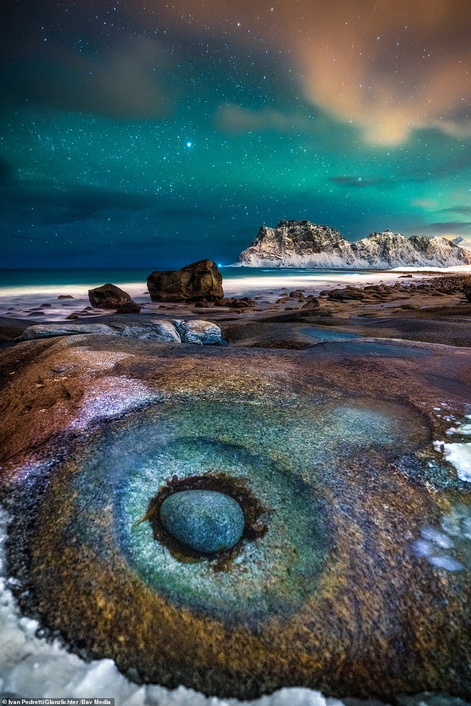 Norway is the only country to feature in multiple Glanzlichter finalists - and with landscapes like this, it's not hard to see why. Italian photographer Ivan Pedretti captured this audacious shot of an eye-shaped rock sitting beneath the Northern Lights on the island of Lofoten in February 2020, just weeks before the Covid pandemic. Pedretti's photo is a stunning illustration of peace, which now seems distant. That might be why it was the overall winner of this year's Glanzlichter Competition - meaning the €2,500 is his to keep.