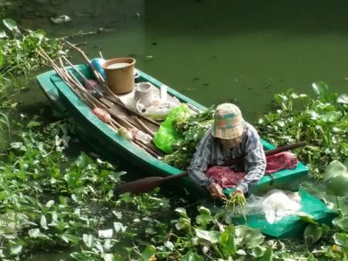 Unseen-bangkok-women-boat